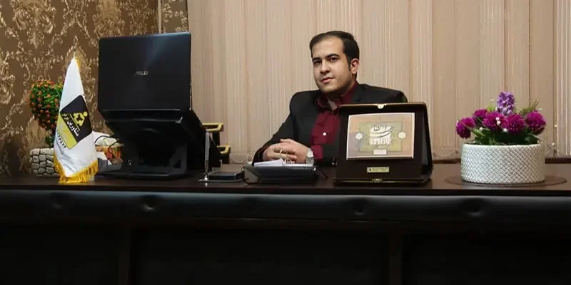 امین مرجوی - بهترین دبیر فیزیک اصفهان